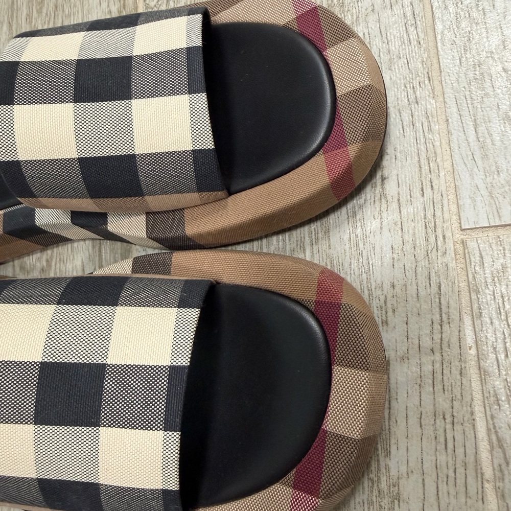 Burberry slide sandals - Picture 3 of 3